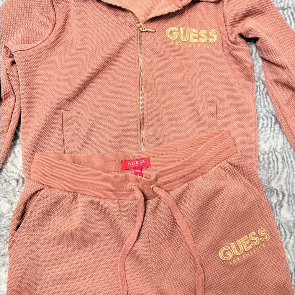 GUESS - Picture 4 of 7